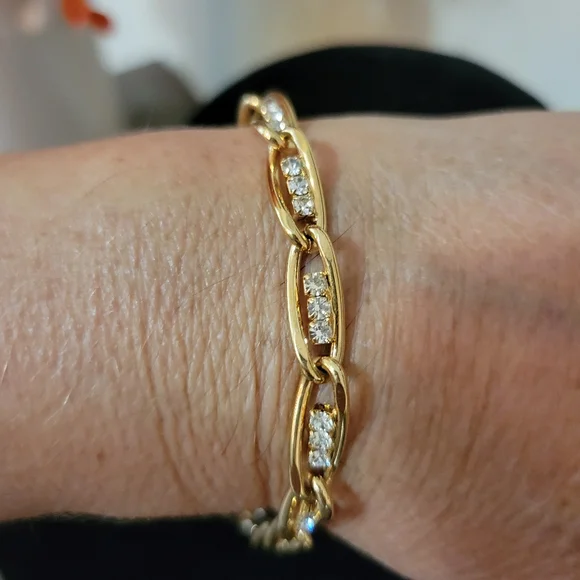 Elegant Gold Bracelet with Sparkling Accents - Picture 3 of 4